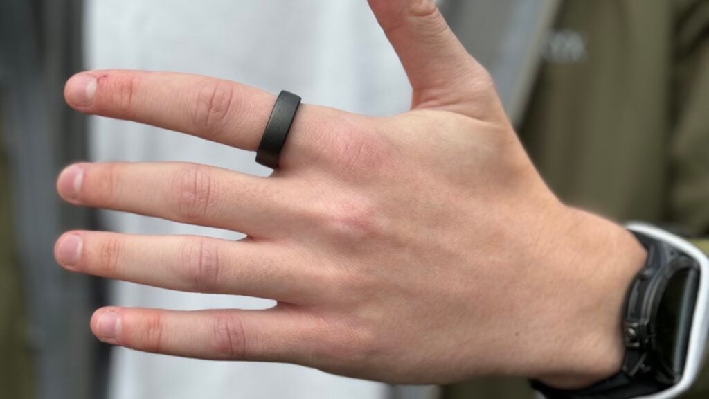 Oura Ring Gen 3 horizon stealth male hand