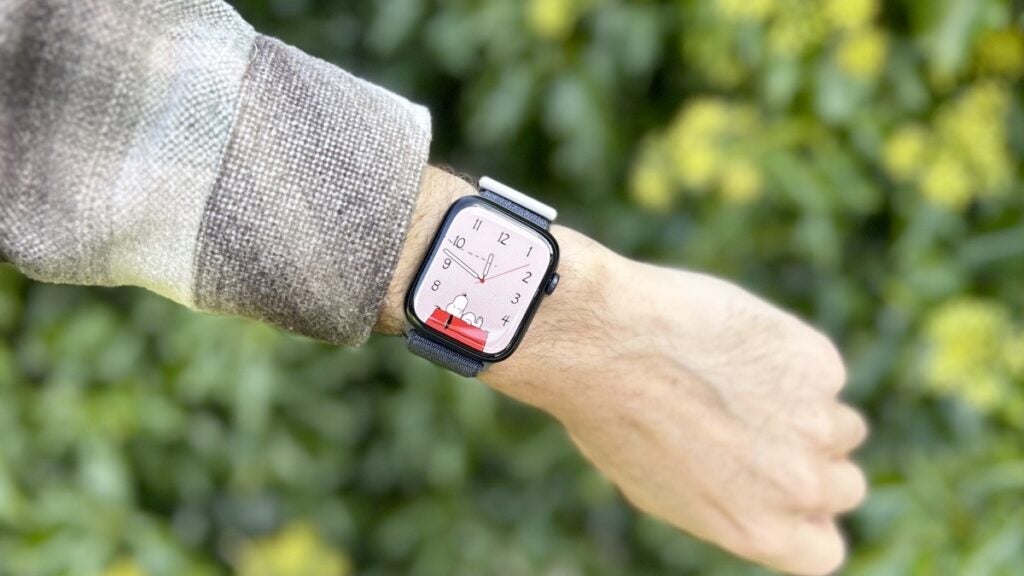 Apple Watch Series 9 vs. Apple Watch SE 2 display